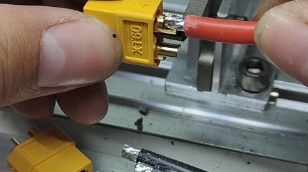 香蕉头子焊线,线线粗,有机器就好焊多了.