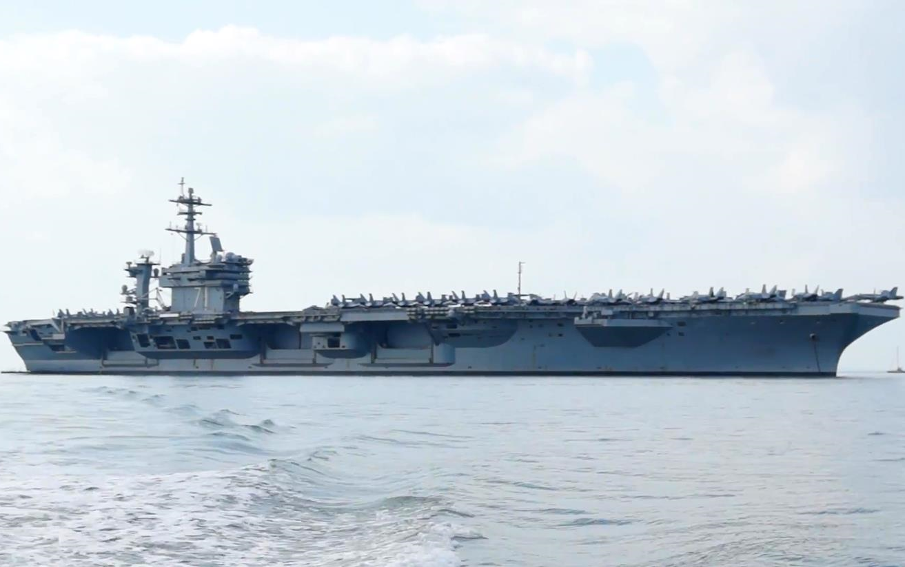 [图]【朴次茅斯/斯托克斯湾】尼米兹级航母4号舰“西奥多·罗斯福”号（CVN-71）（2015/3）