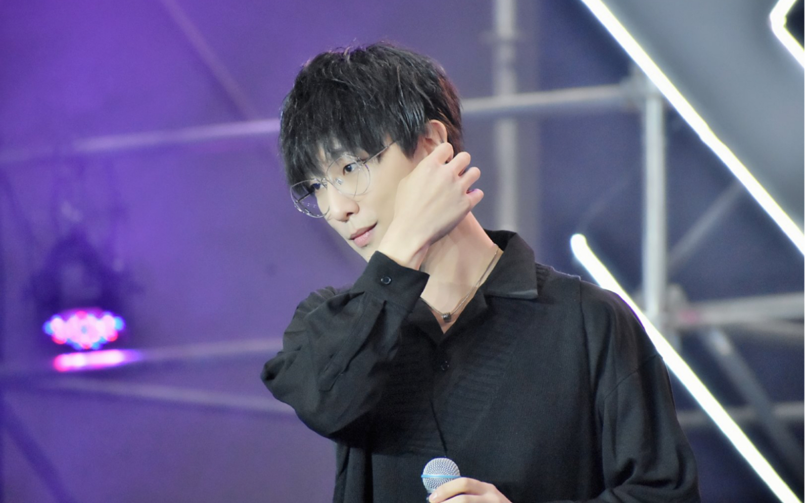 景向谁依静悄悄最想要看到是你的微笑在我的眼中你是最好肉麻的调调你