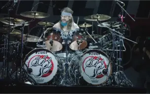 Télécharger la video: Mike Portnoy - Drum Solo - Santiago 2016