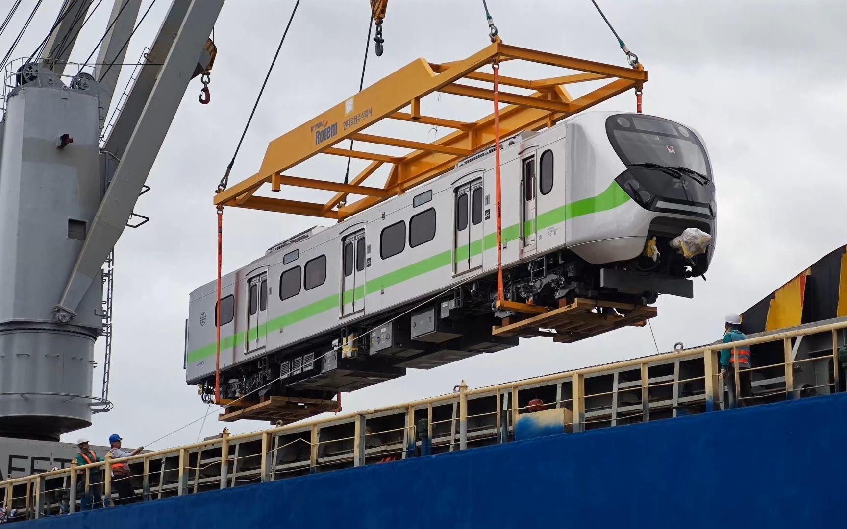 铁道旅情台铁emu900新车入花莲港dt668专列蒸汽火车20201024