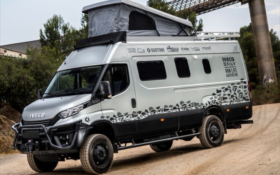 高大的iveco newdaily 4x4 van_哔哩哔哩_bilibili