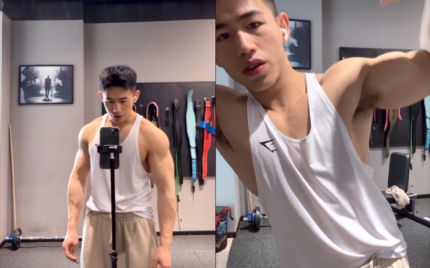 白壮肌肉帅哥 举铁练肩94肌肉男的腋下