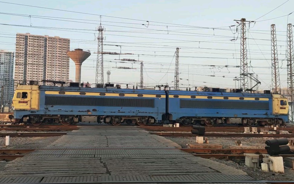 ss4g型电力机车单机秦皇岛东站工作中