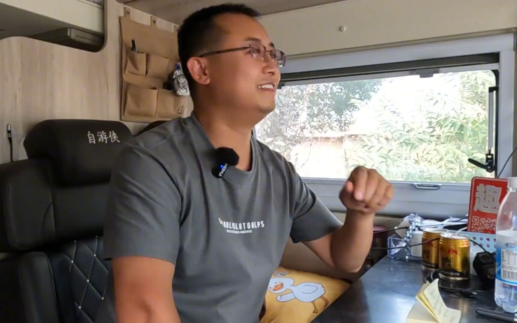 再次见到老伙计倍感亲切,浩东又对新房车下手改装,结局好尴尬