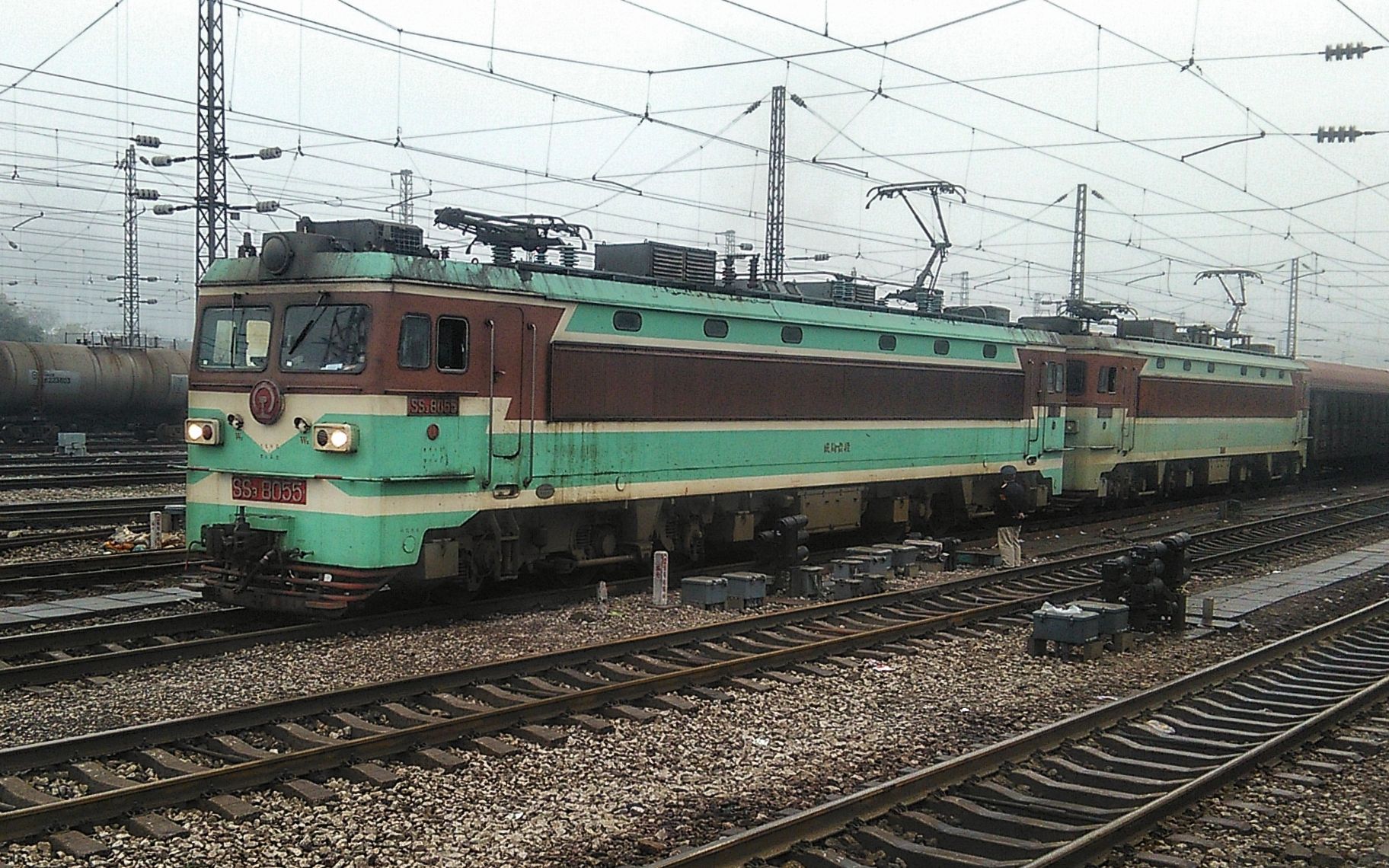 自制中国铁路ss38055号与ss35241号电力机车连挂牵引