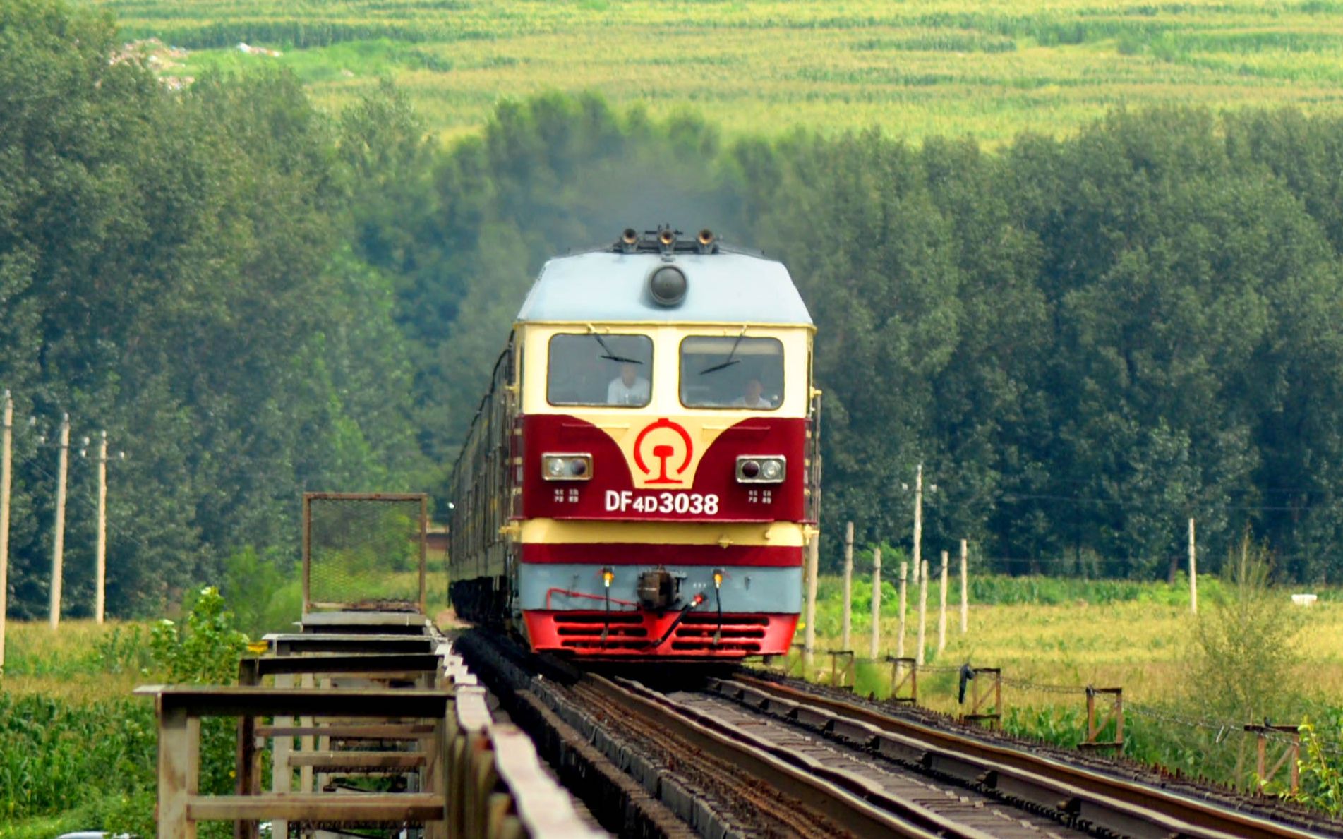 锦承线 k7383转过大弯道疾驰而来 再也没有美好的这里_哔哩哔哩_bili