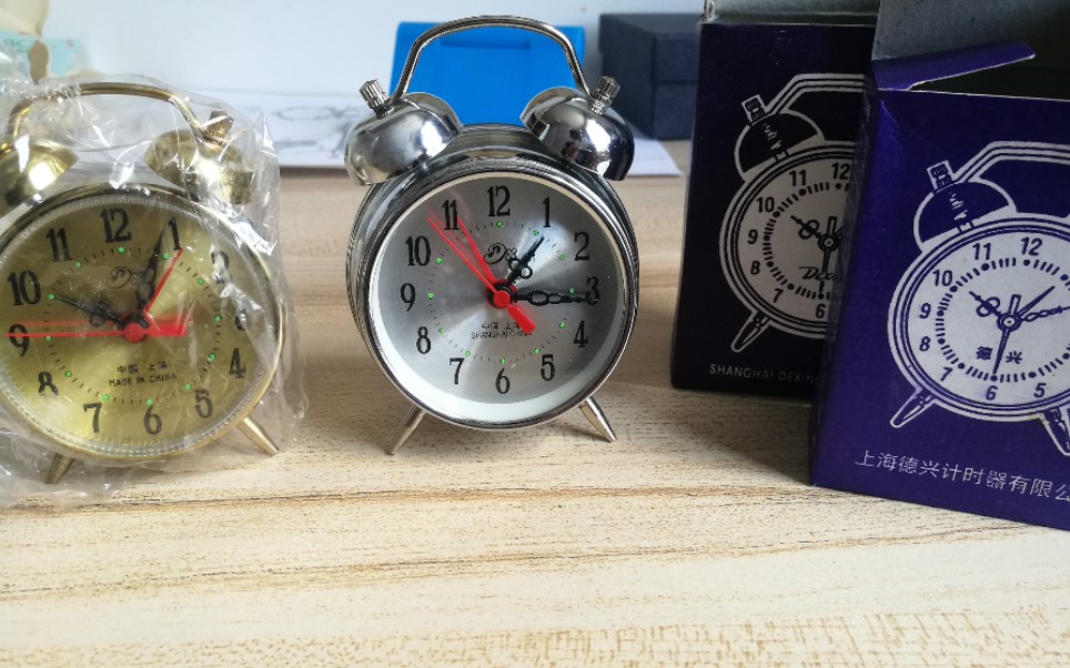 钟表介绍90年代的粗马小闹钟算是捡漏了单发条带走带闹内部暗藏玄机