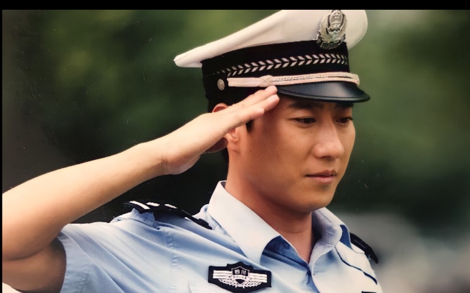 谭sirb站直播 全程女装 堪称名老娇警