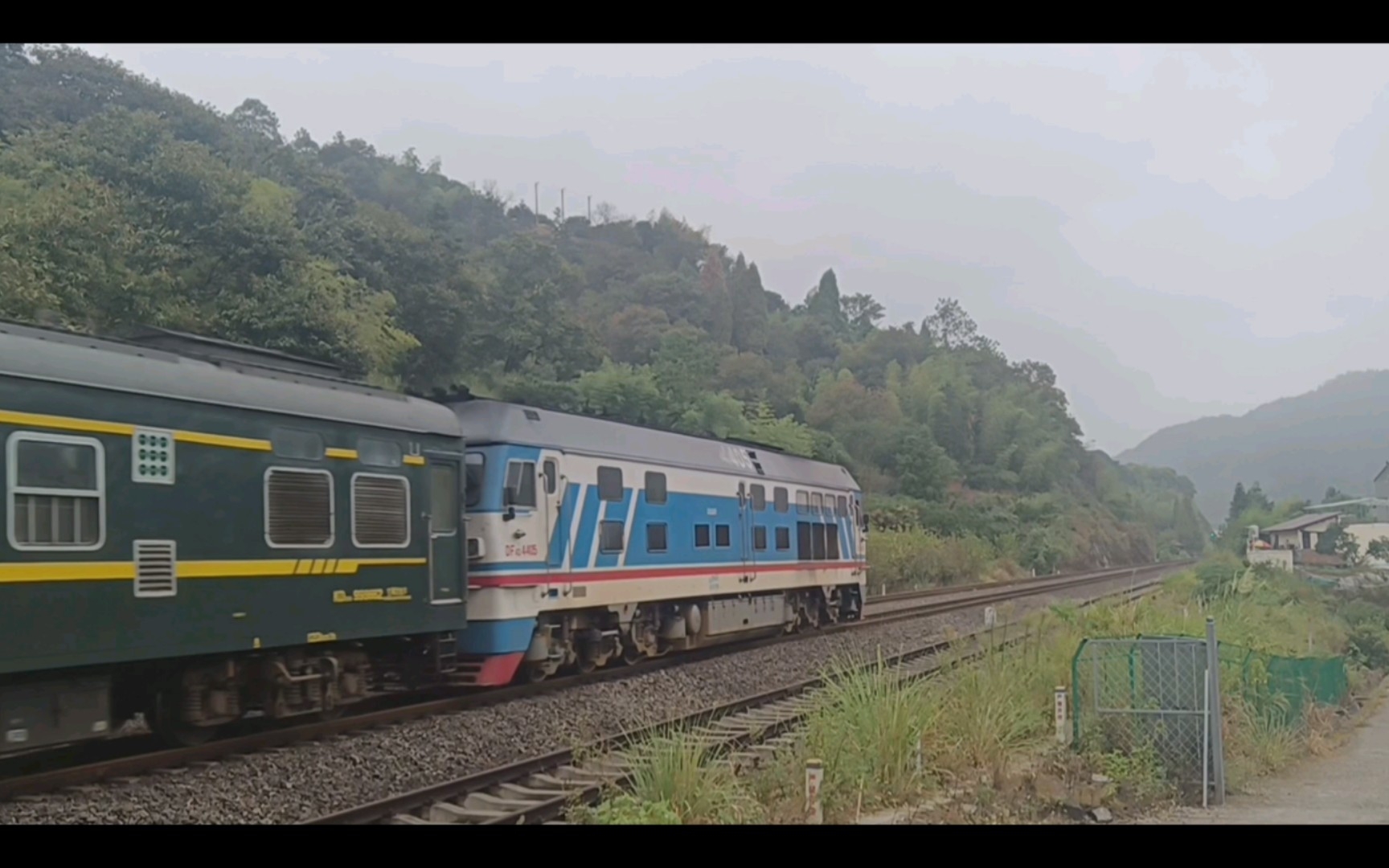 客车k2906限速45通过金温货线149k 490