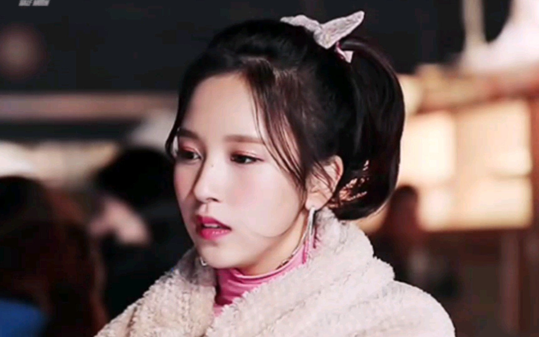 【名井南】弱柳千条杏一枝,半含春雨半垂丝