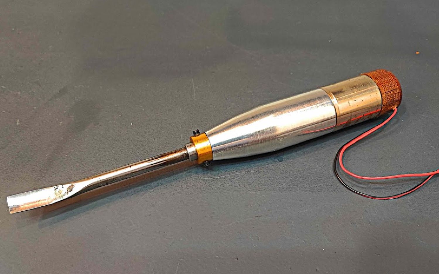 自制实用的电凿,如果把铲子换成炮锤,能碎石头吗