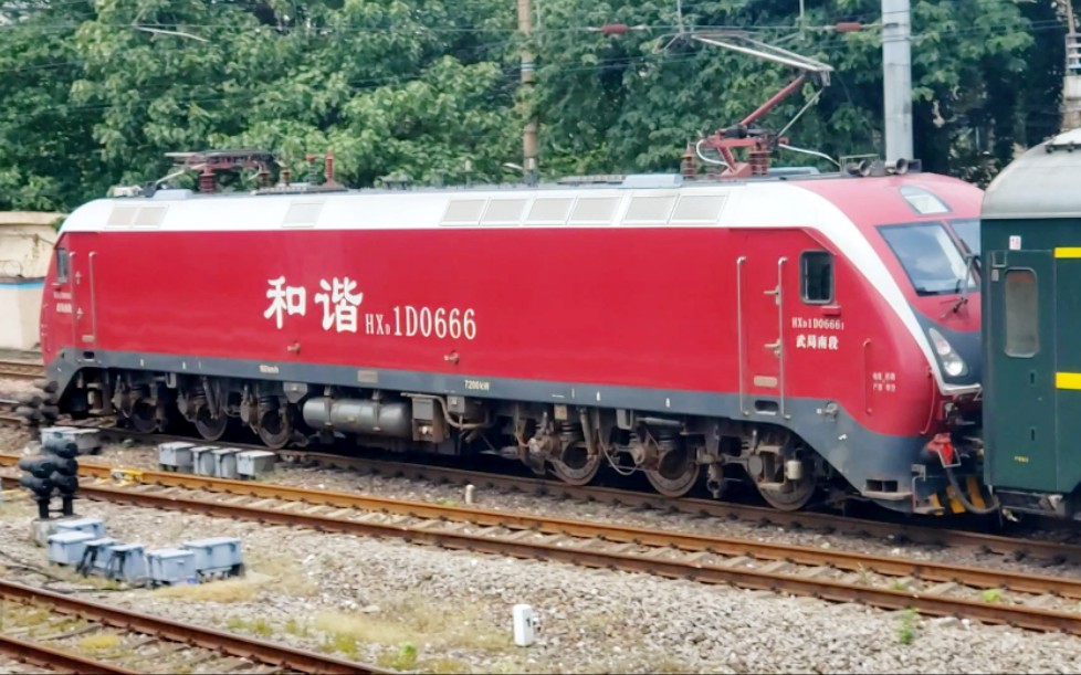 【中国铁路】z126本务hxd1d0666,通过南昌二场.