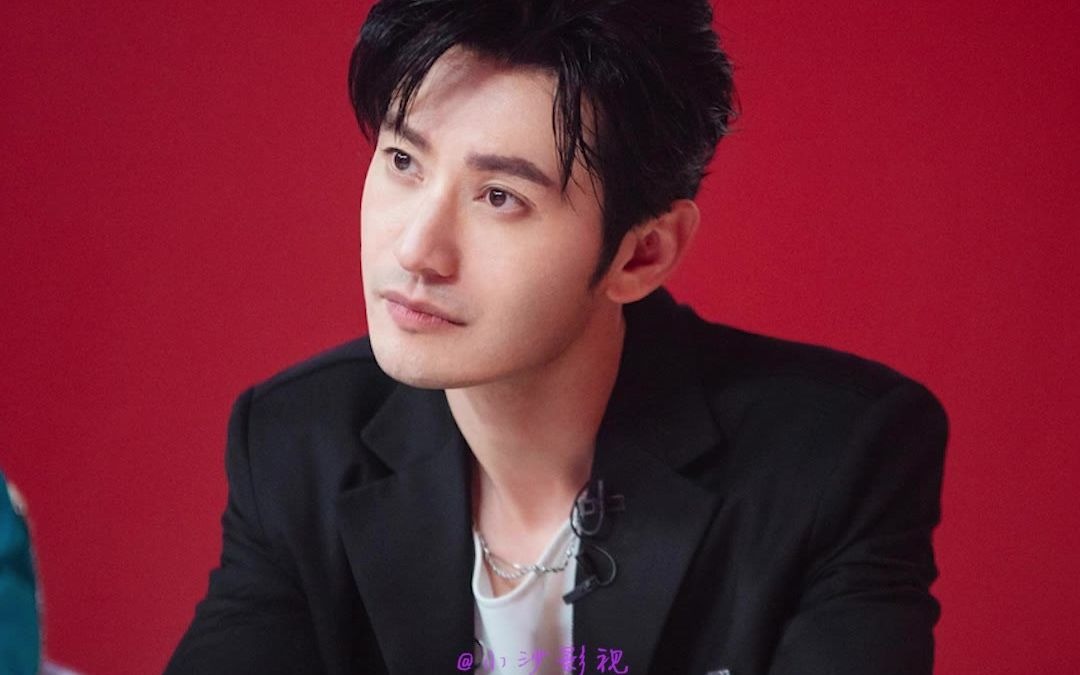 黄晓明近照曝光,瘦身后重回颜值巅峰