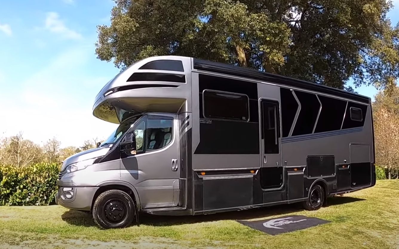 售价270万元的依维柯碳纤维豪华c型房车(机翻字幕)