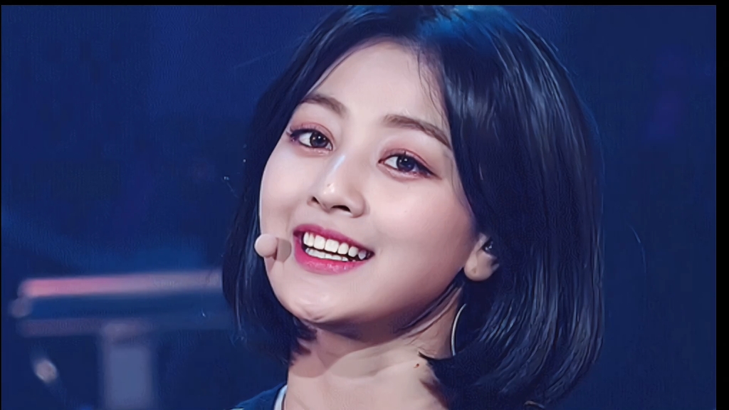 明艳大美女～不开心就看看笑笑姐吧!～捡钱系爱豆!