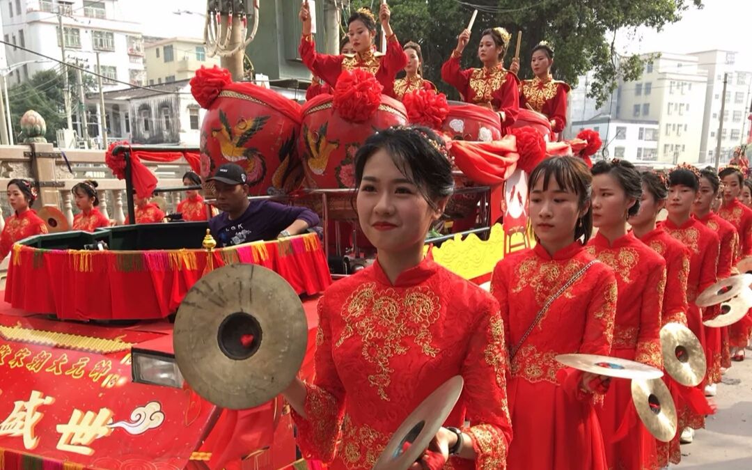 广东潮汕民俗活动女孩个个比网红漂亮,中国传统文化原来没有消失哔哩哔哩bilibili