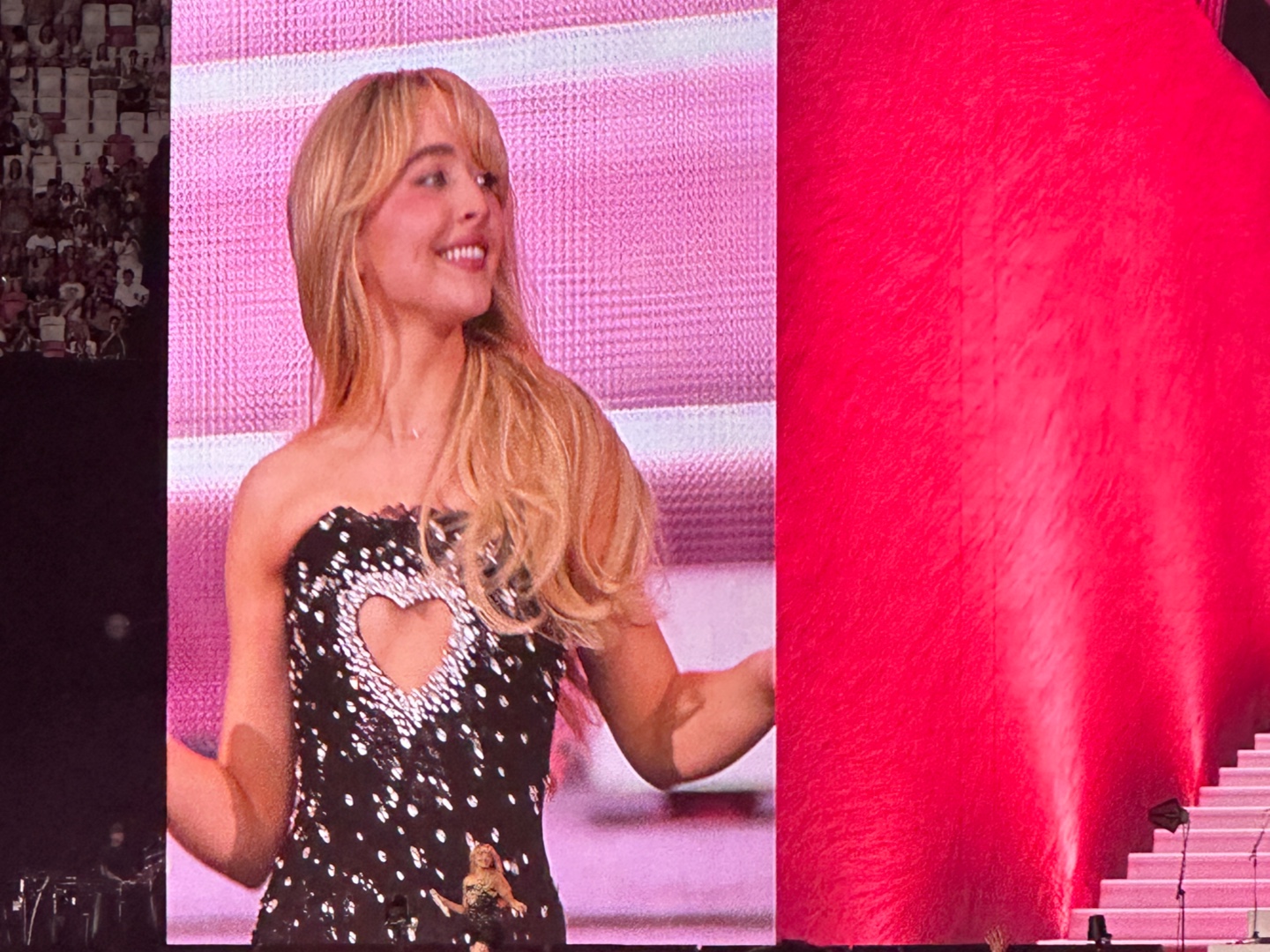 3.9 新加坡 sabrina carpenter开场