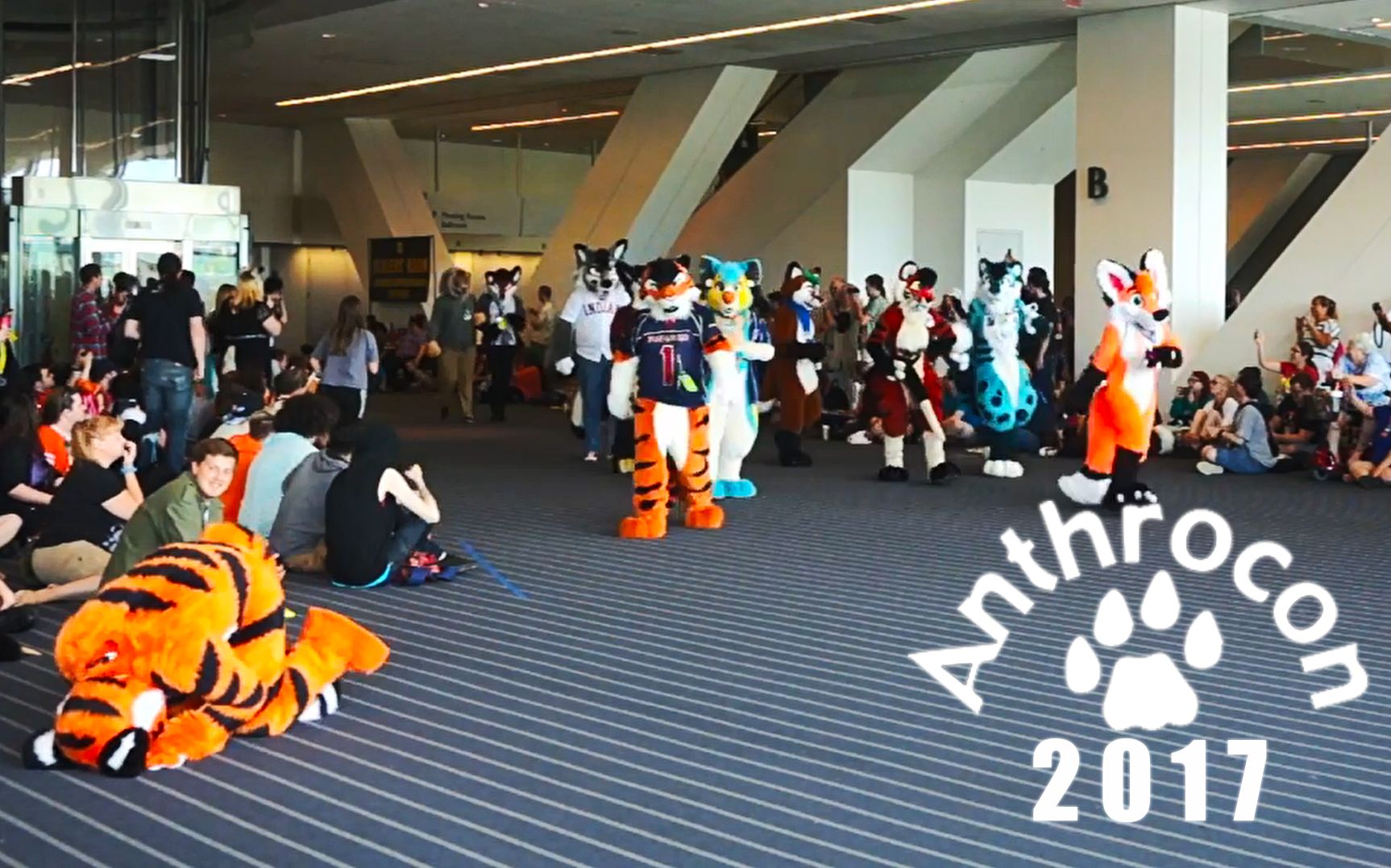 [图]【国外&兽装】一起来看看国外的兽装游行吧！Anthrocon-2017 (视角2）