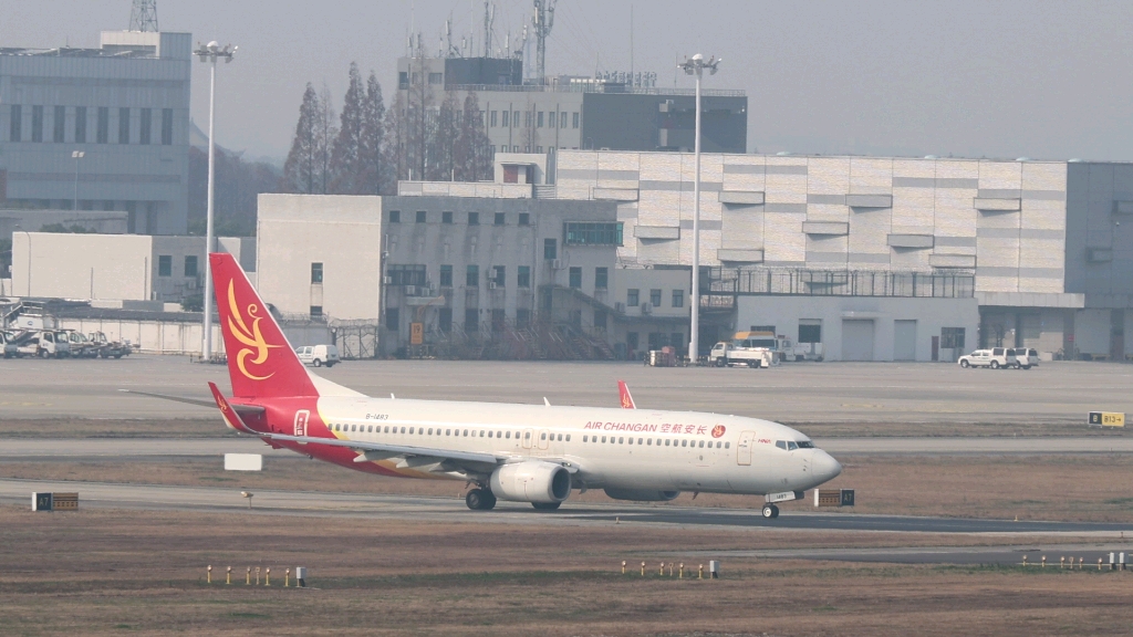 长安航空波音737滑行