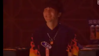 【大裤子】彭磊直播看节目：大张伟 戴 戴的是锁车的锁 嘻嘻