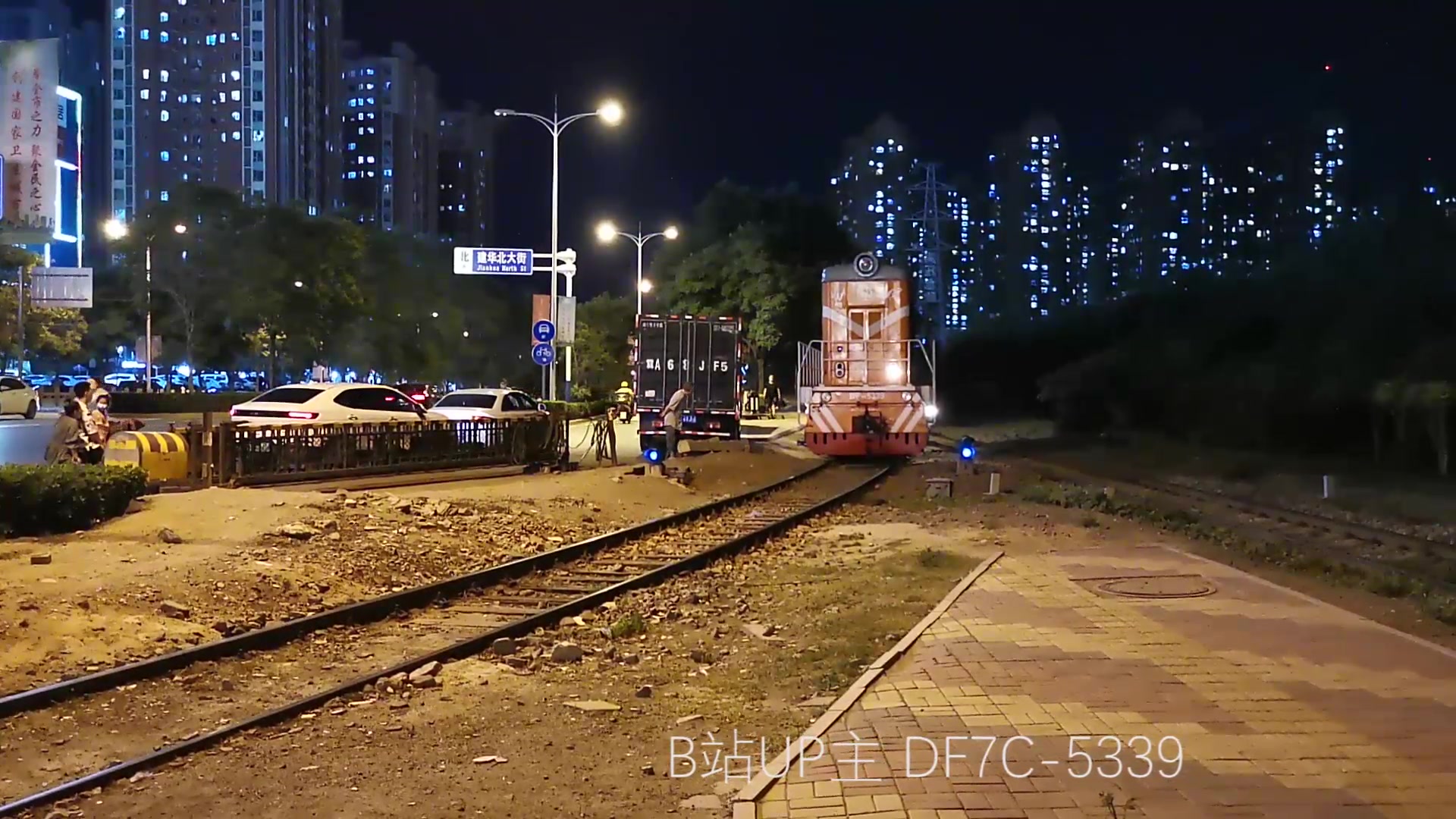 【道口过火车系列】本人独自通过道口