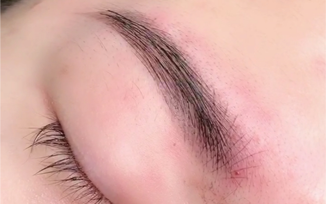 层次丝雾线条眉