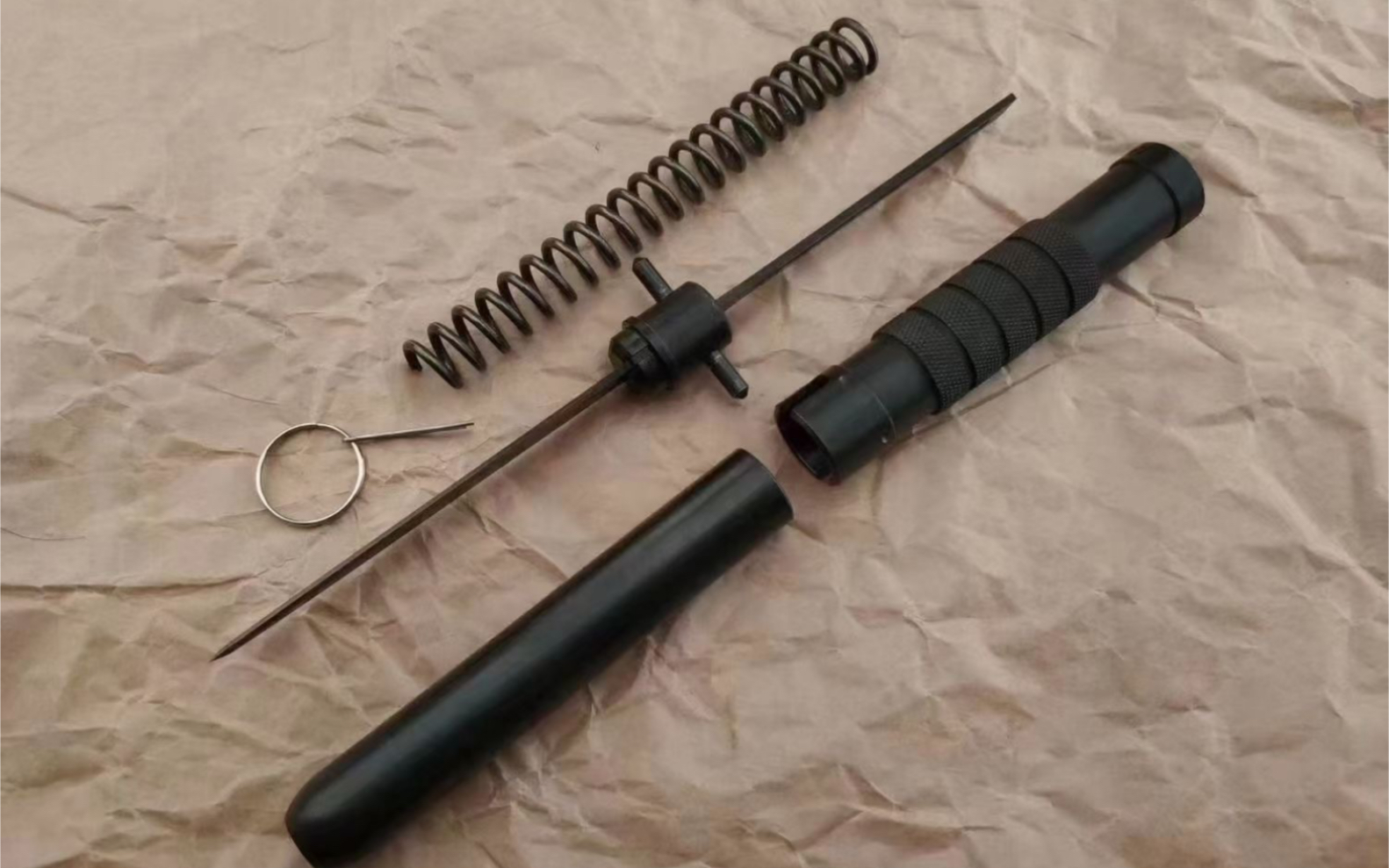 前苏联克格勃间谍弹射刀,俄罗斯伊热夫斯克制造,一代是三角箭标,二代