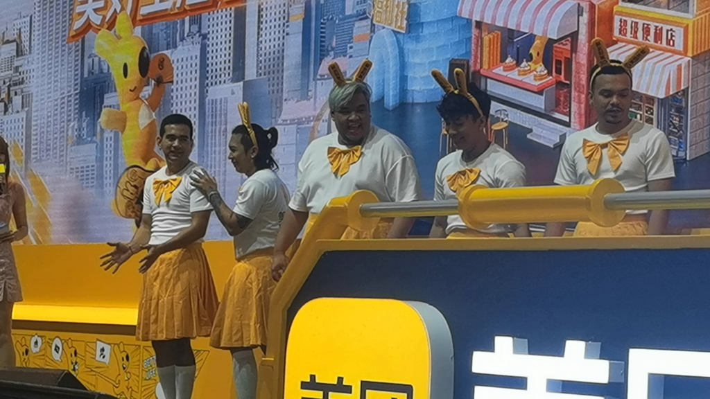 猛男舞团cj美团展台限定动作实录