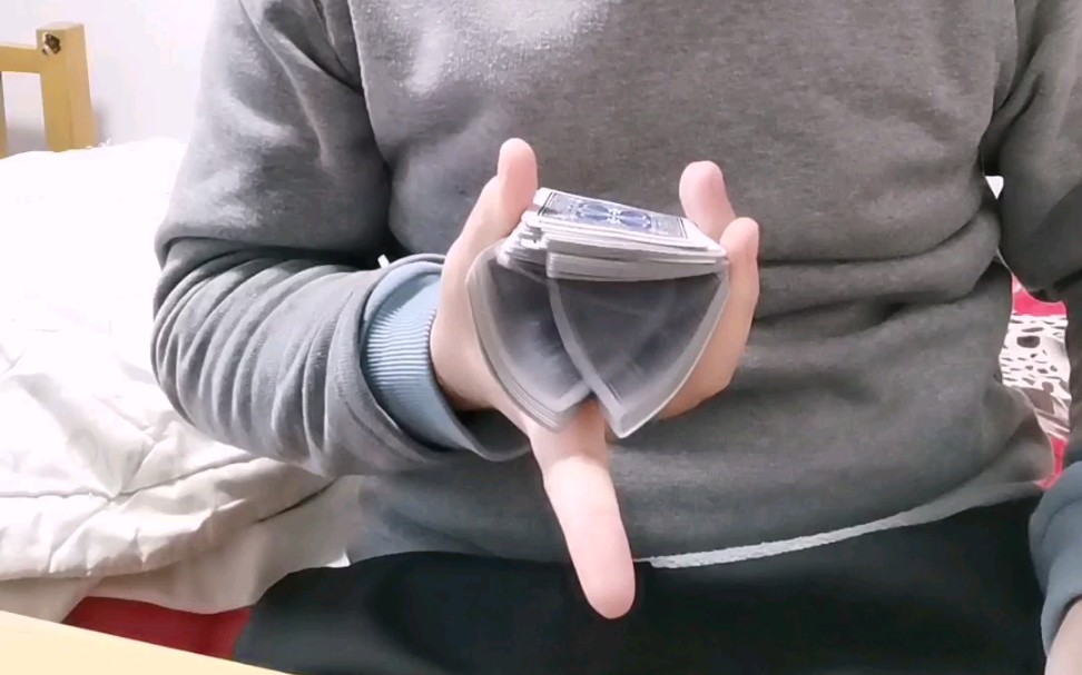 帅气的单手洗牌_哔哩哔哩 (゜-゜)つロ 干杯~-bilibili