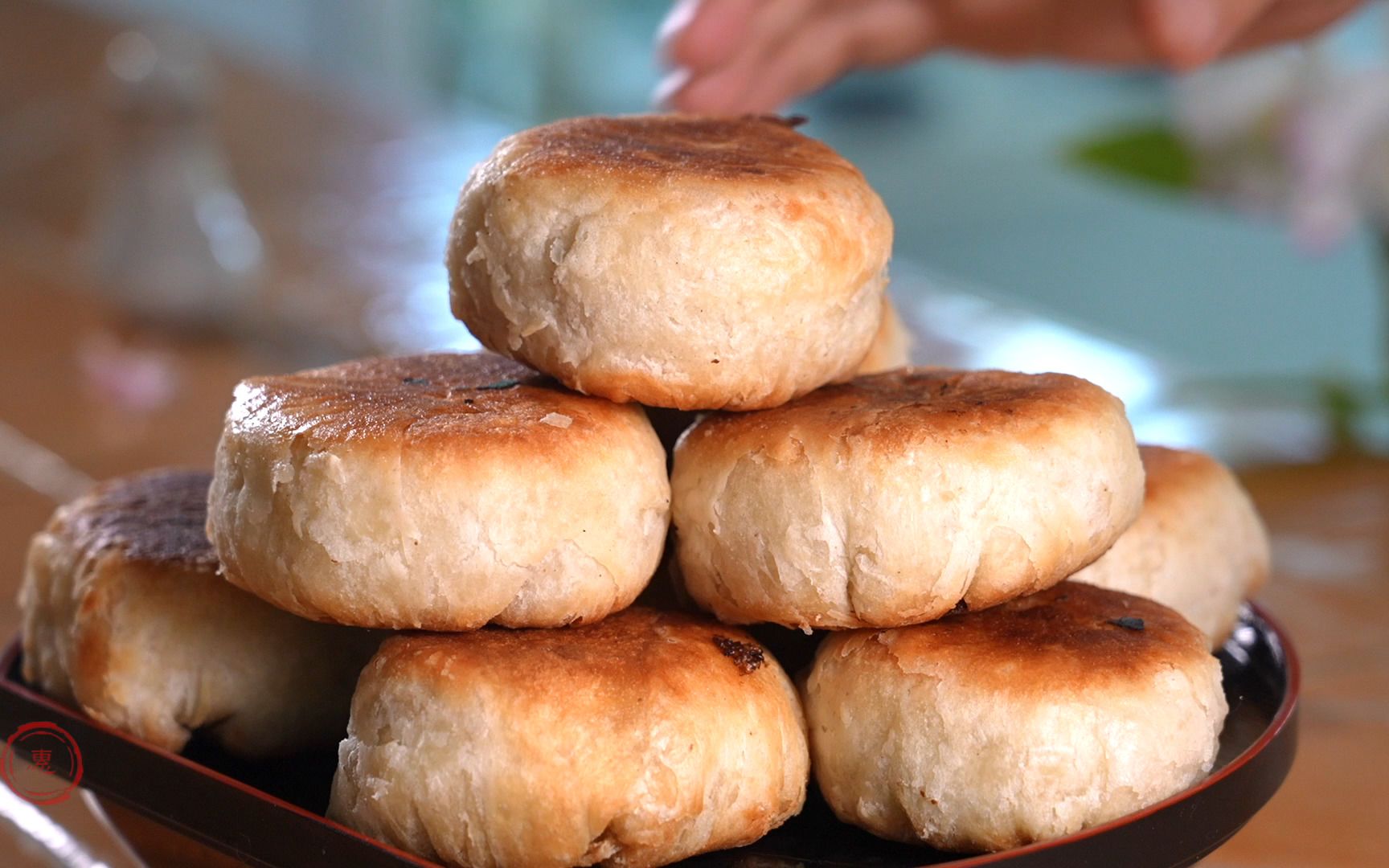 【香酥肉烧饼】油煎/烘烤的发面油酥肉烧饼,酥的掉渣,聚餐时邀上我哈