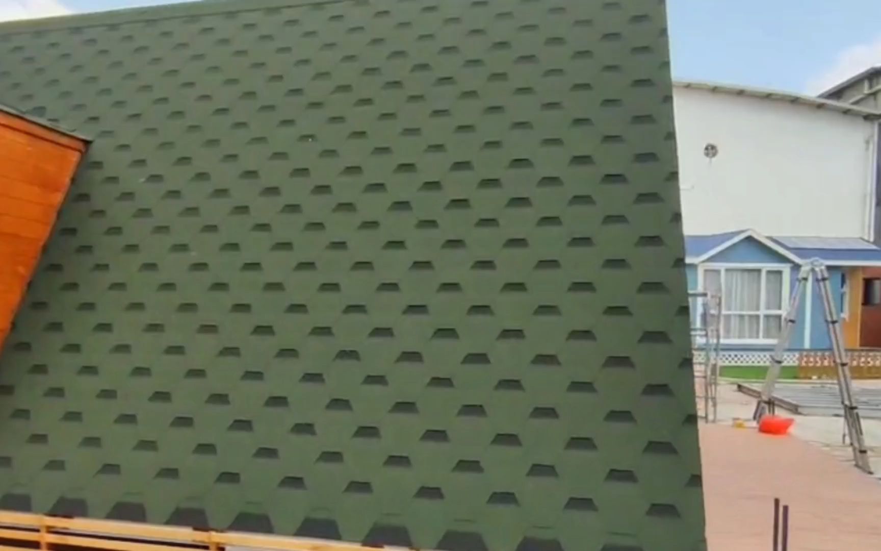 沥青瓦?木屋上的青黛绿?怎么那么好看!