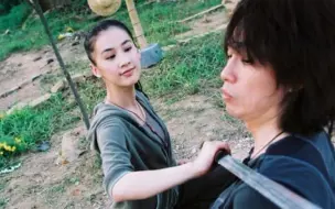 Video herunterladen: 【终极忍者】动作火爆美女PK专业武功高手