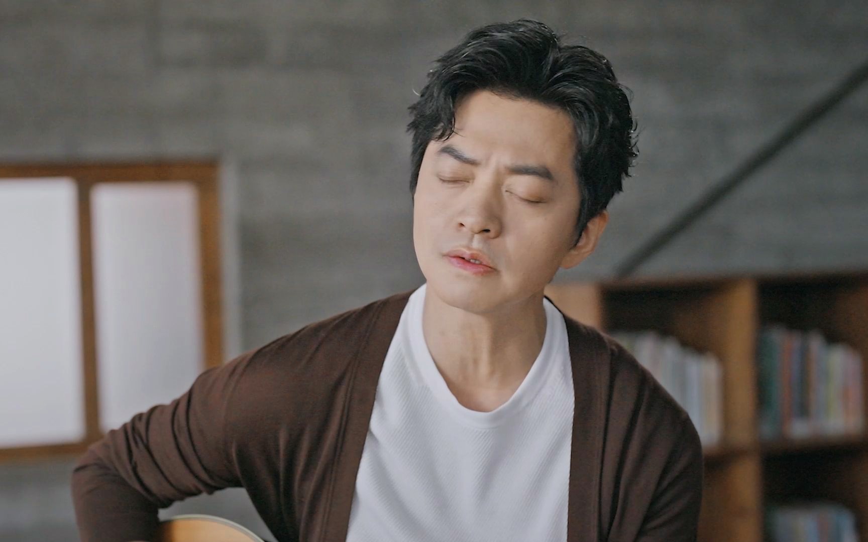 【李健】《异乡人》吉他弹唱直拍