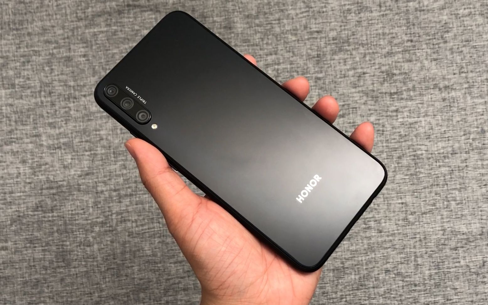 史上最亲民的一台荣耀手机799元买的荣耀play3开箱