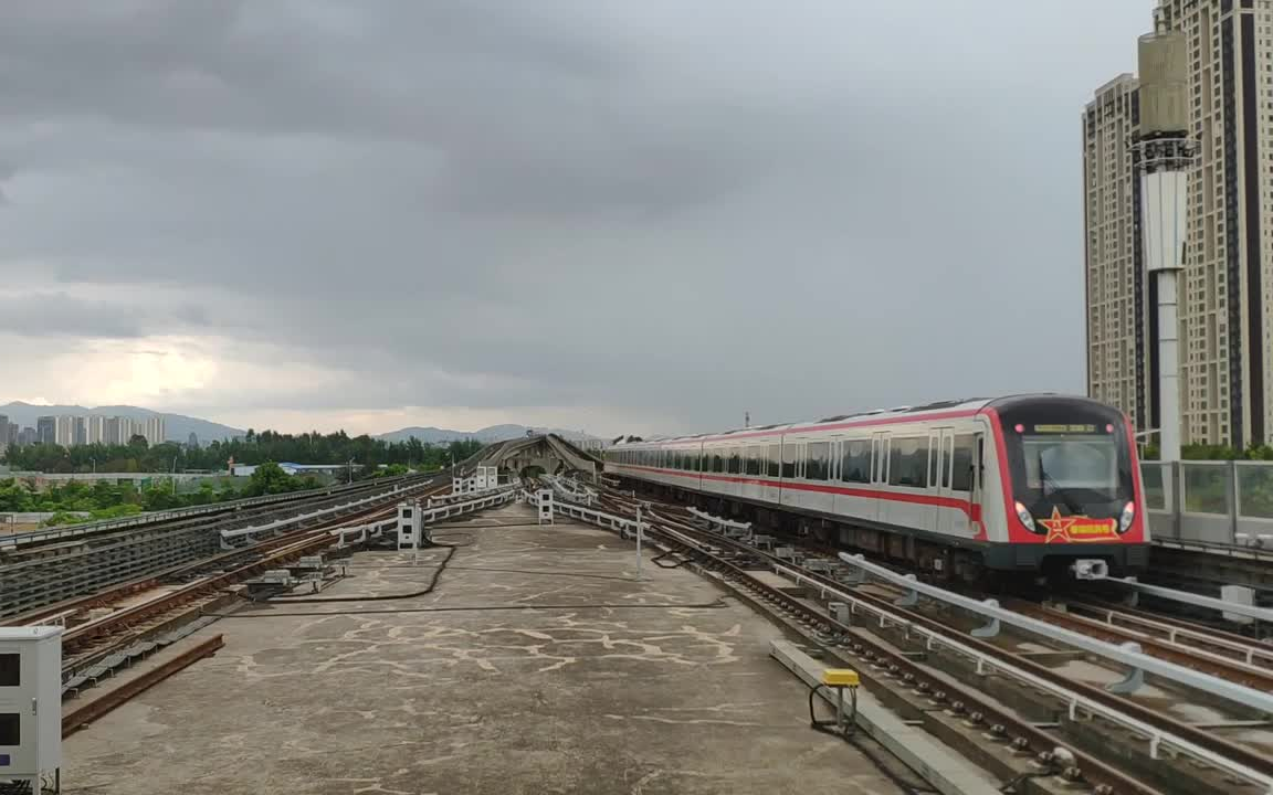 【昆明轨道交通】1号线列车运行中