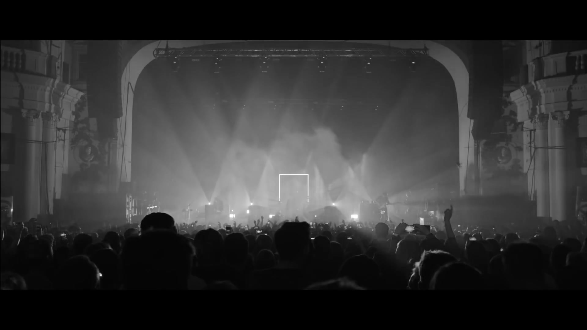 [图]The 1975 - Sex/Settle Down/Chocolate (Live) (VEVO LIFT)