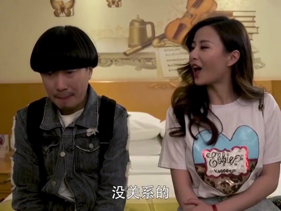 蘑菇开房偶遇猪小明反被坑,小明:还想和我前任住一块?爆笑开房