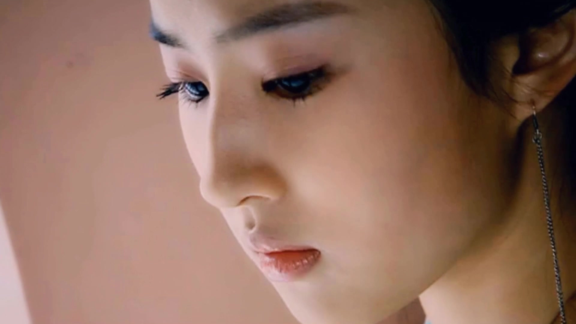 这样的女孩子,一定很招人喜欢吧?