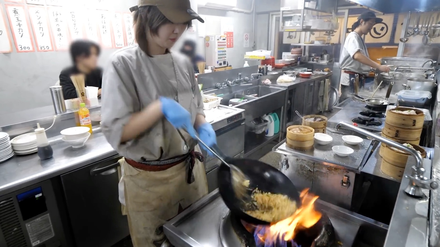 [图]【日本的中华美食】超级蛋炒饭！一流厨艺烹调出极大份量中华美食！广岛超棒町中华餐馆