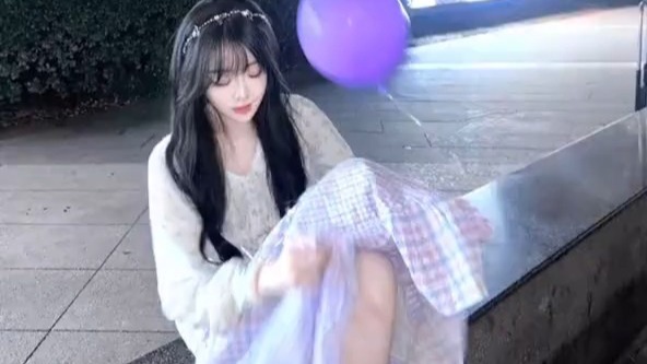 梓墨女朋友发文:杭州我来了!喂关羽吃草草~ky