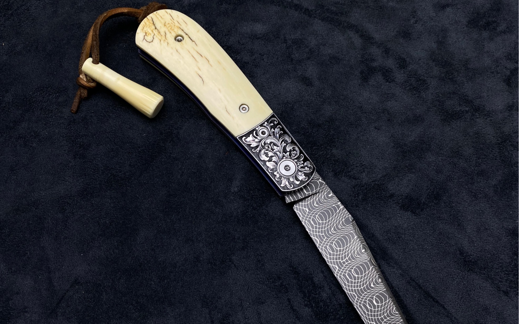 托马斯铁线纹美式雕金口袋刀