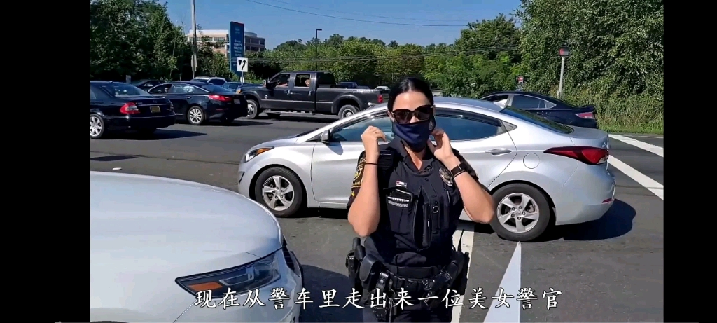 [图]美国漂亮女警官人性执法