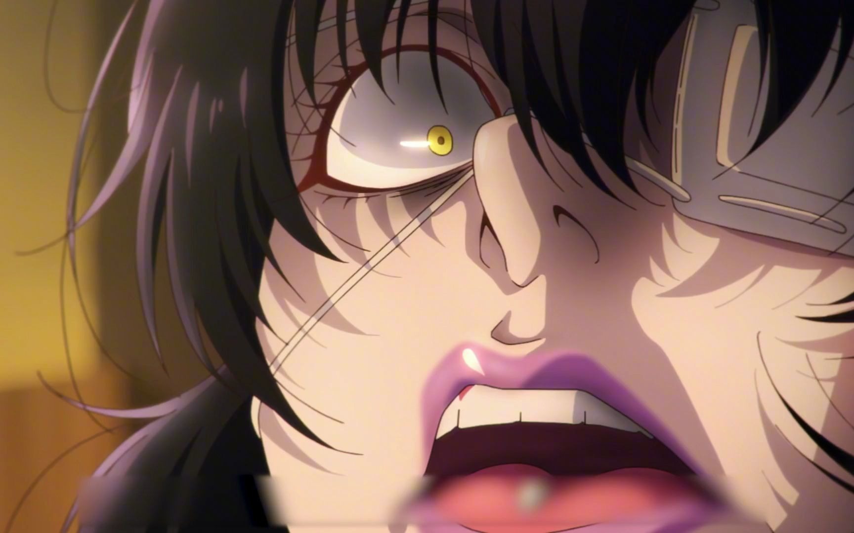 这两个女人将手指伸进断头台,剪错绳子,指头就会断!