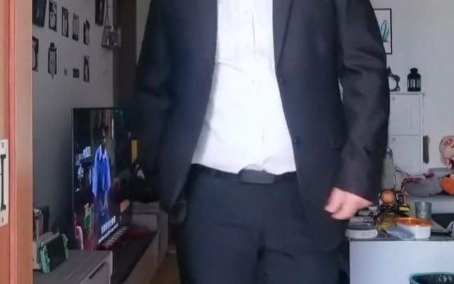 正装包裹着的,舞动着的,肉乎乎的,小熊熊肚纸