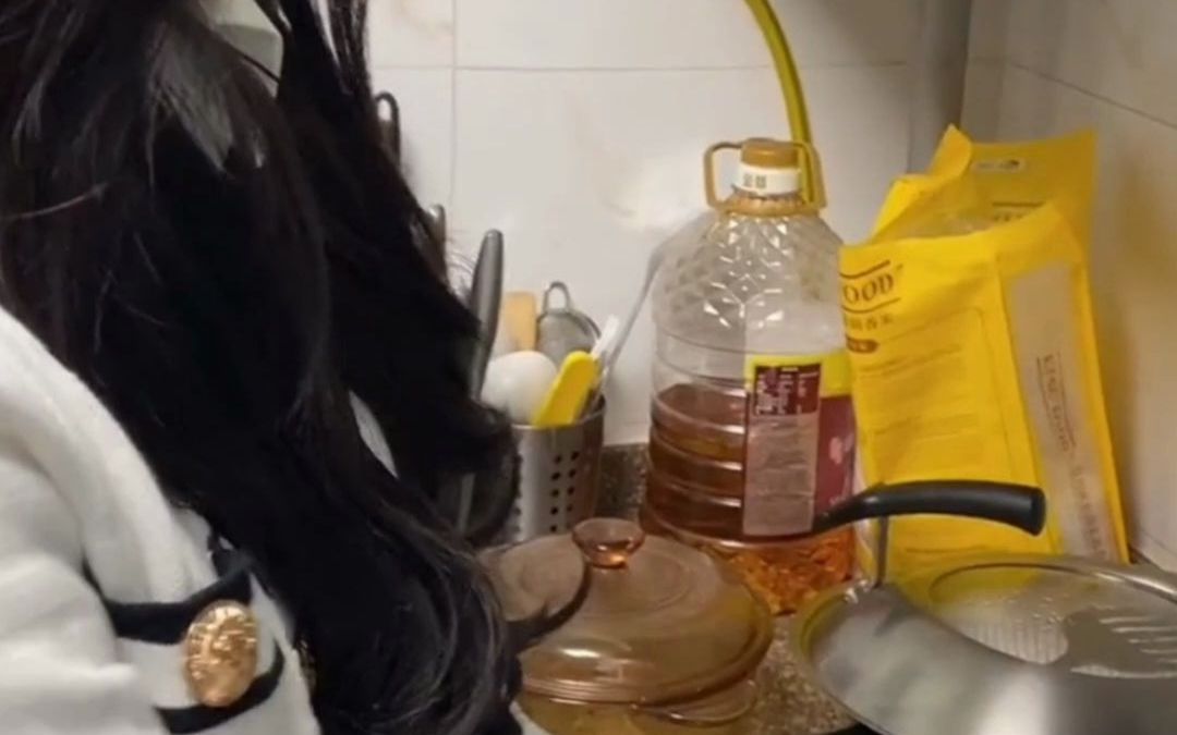 看了这个视频,你就知道如何给女孩子煮面