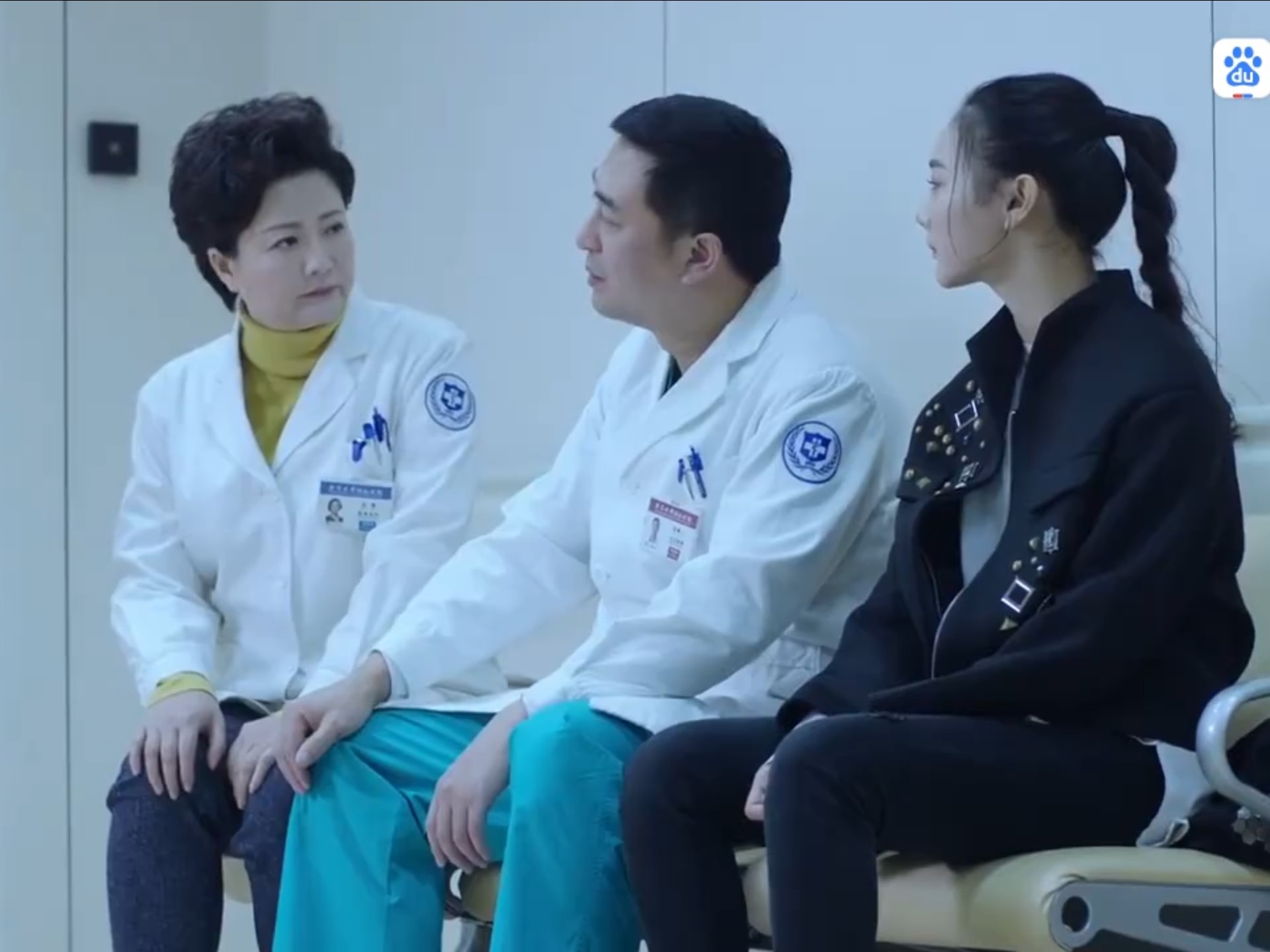 急诊科医生:梅律师情况危急,进行手术,何建一却只能焦急等待!