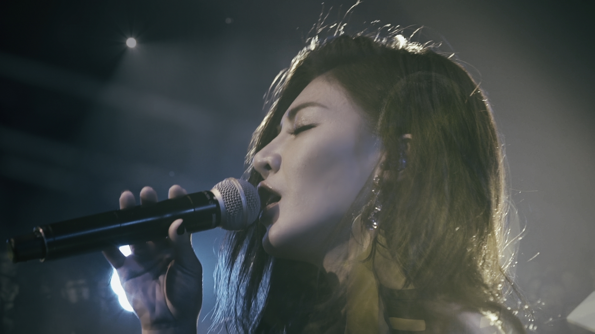 给朱利安 - 艾怡良