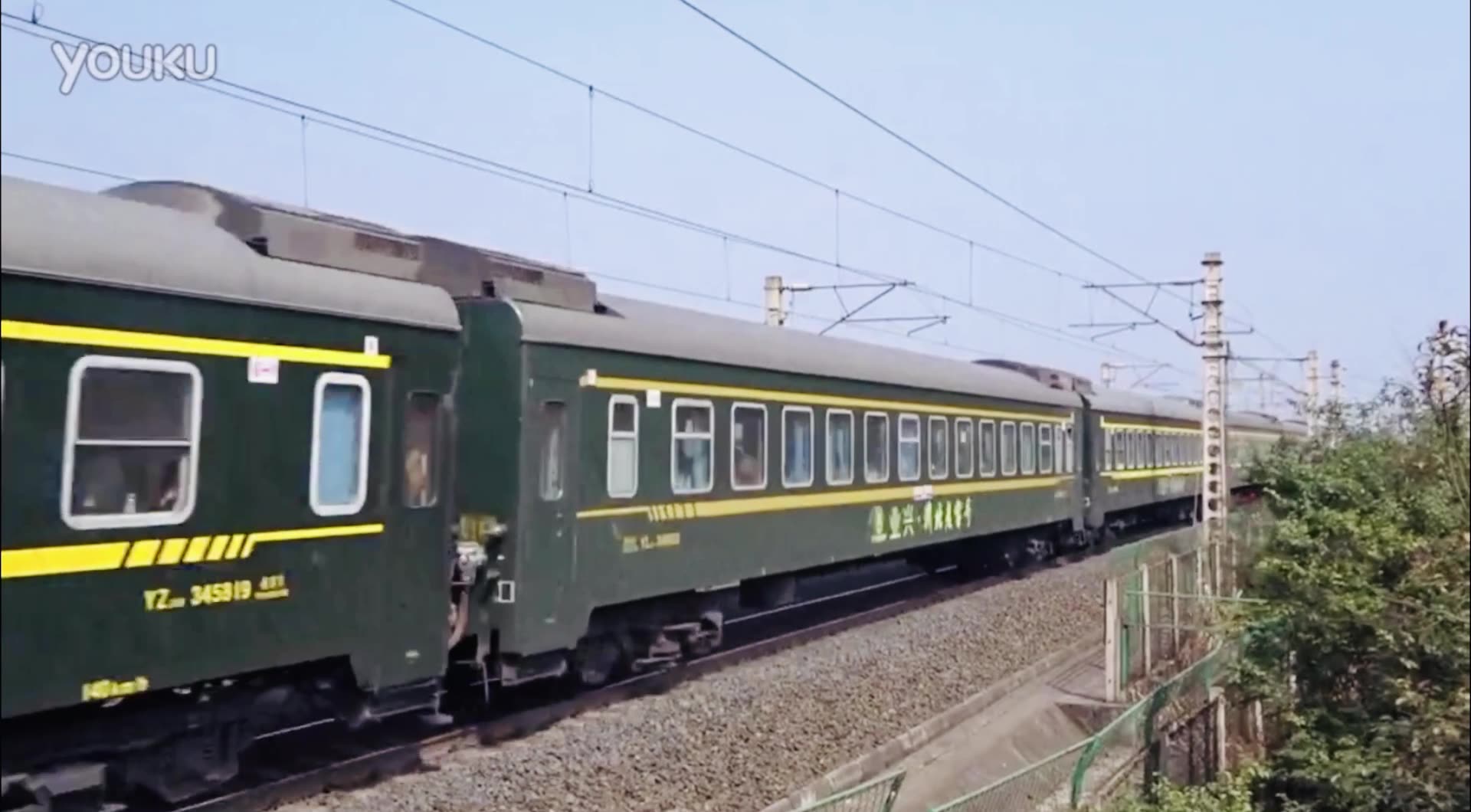 【中国铁路】ss7c牵引t9次高速进入襄渝铁路黄家湾隧道