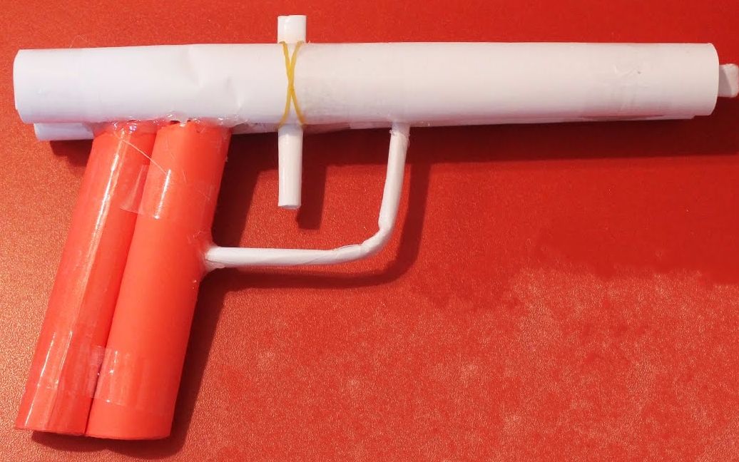 一把能发射橡皮筋子弹的纸手枪突突突